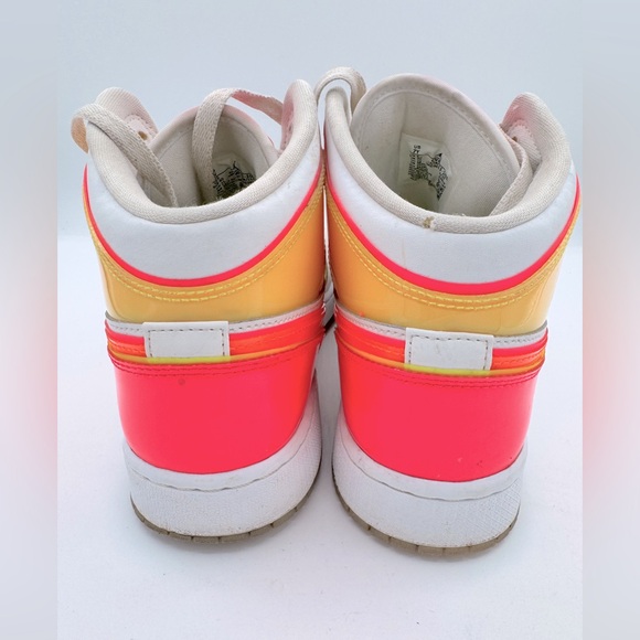 Nike Air Jordan 'Edge Glow' women’s size 7 - Picture 2 of 11